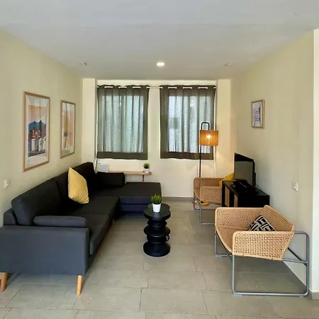 Sunny Terrace Apartment *