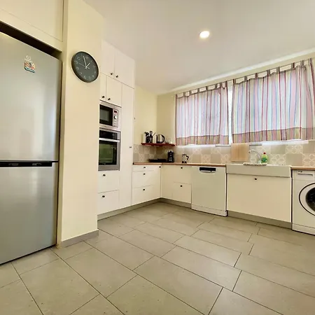 Sunny Terrace Lejlighed