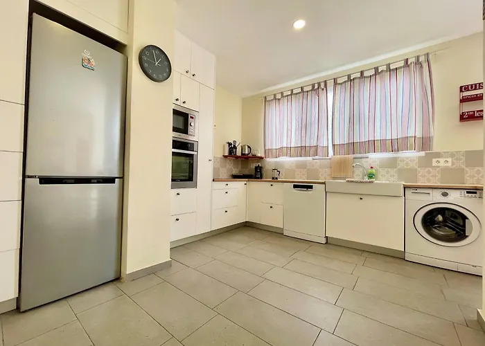 Sunny Terrace Apartment